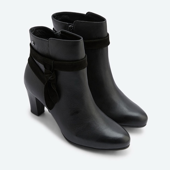 Hush Puppies | Meaghan Bow Almond Toe Boots - Picture 2 of 10